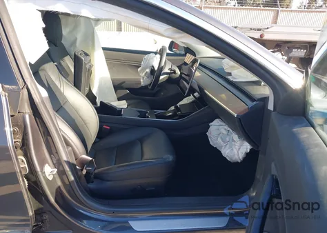 2018 Tesla Model 3 z USA, uszkodzony, nr VIN 5YJ3E1EA3JF048147